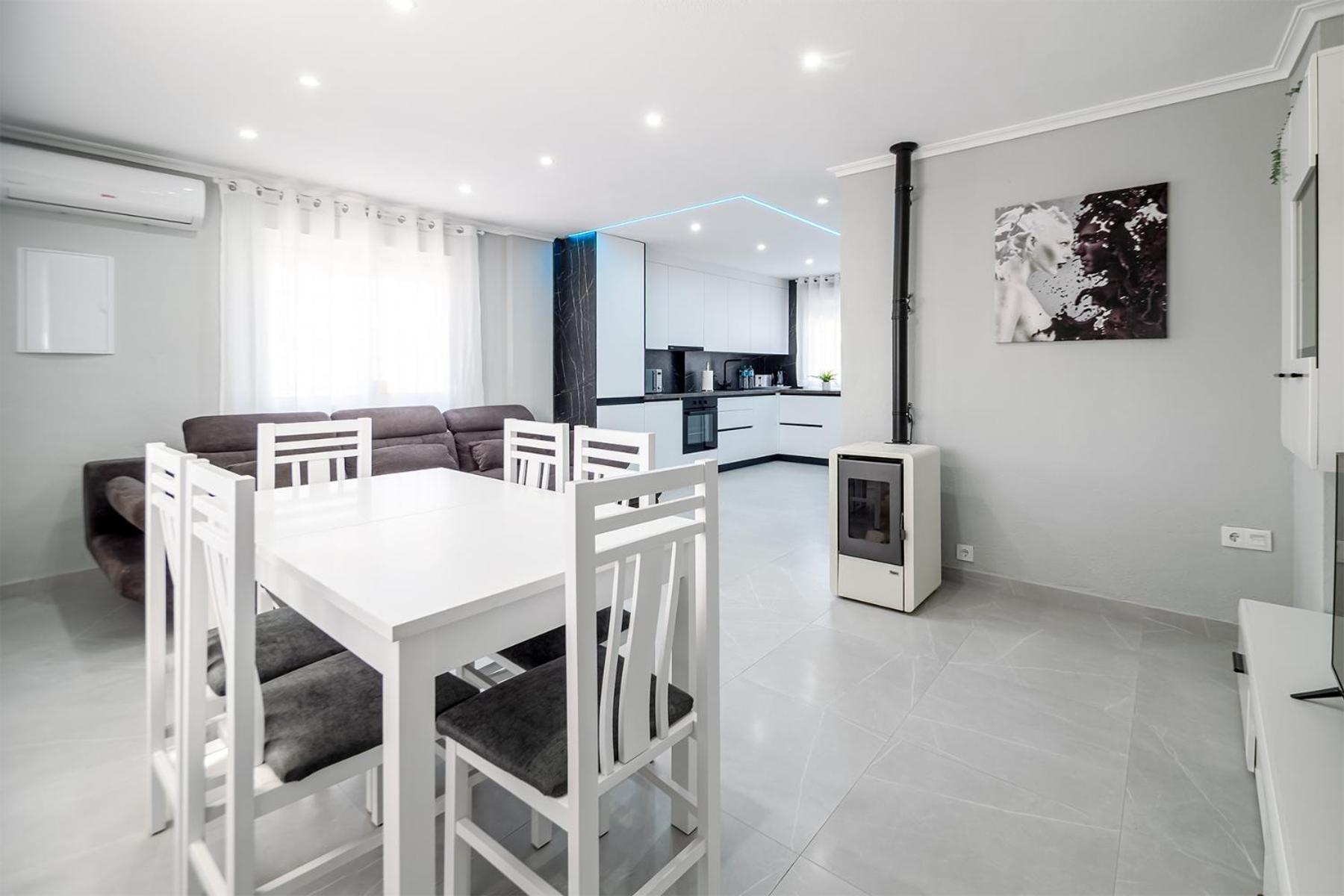 فيلا Casa Olivia With Pool Heating Fee تورّيفيِخا المظهر الخارجي الصورة